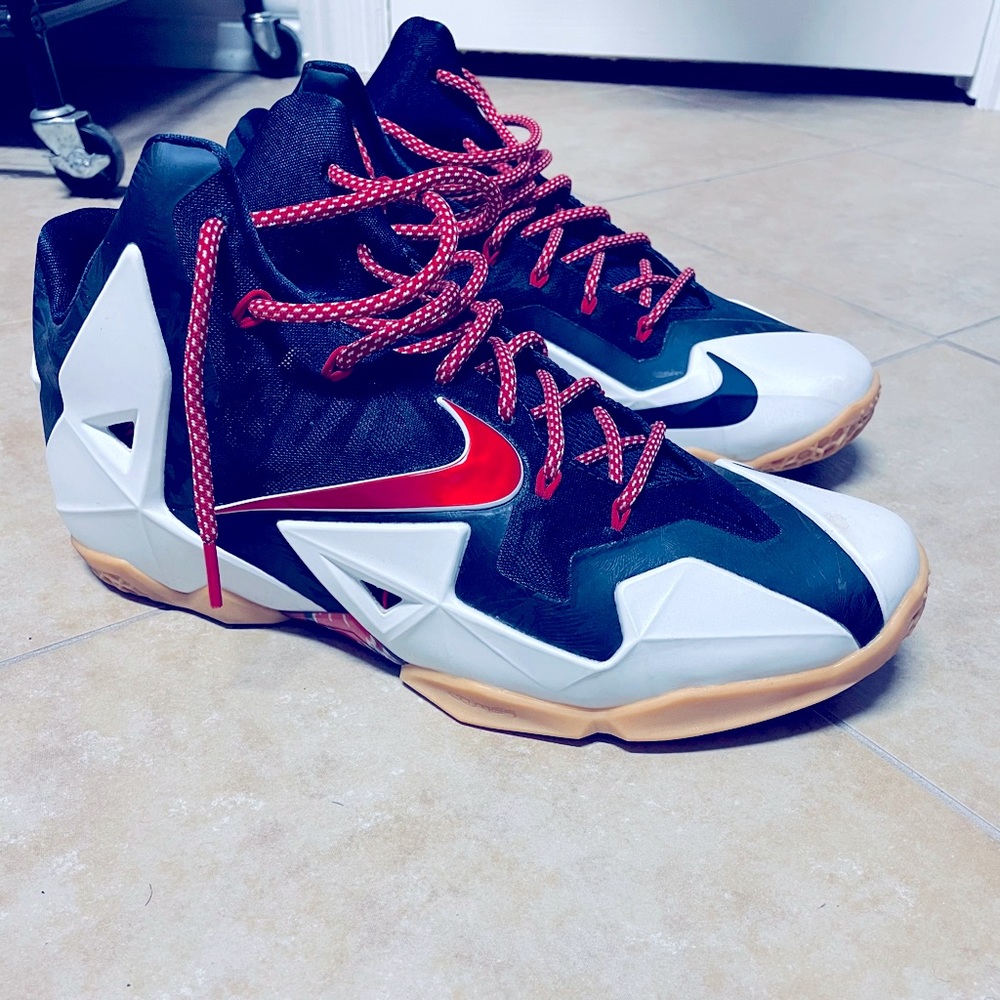 Nike Lebron 11